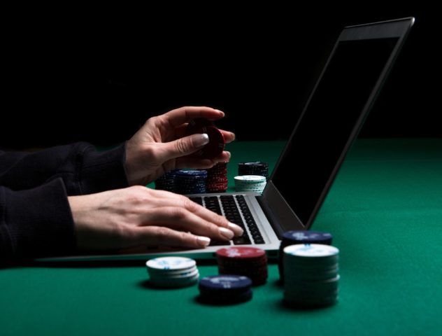 How Did Online Gambling Begin?